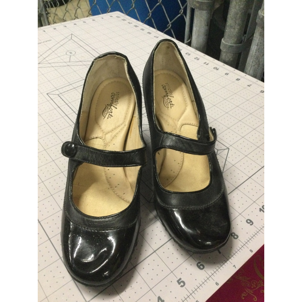 Women's Newport News Heels Size 6 Black
